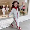 Conjunto Esportivo para Meninas Primavera 2026 Novo Estiloso e Fashionable Roupa de Primavera Infantil Muito Bonito Conjunto de Duas Peças