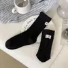 Etiqueta de tela de gatito en el talón, calcetines de media pantorrilla estilo ins coreano, calcetines holgados de color sólido de dibujos animados, calcetines de algodón para mujer sin costuras de otoño e invierno