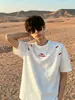 Camiseta Bordada de Bloques de Color Negro Estilo Americano para Hombres y Mujeres, Verano, Peso Pesado, Hombro Normal, Manga Corta, Cuello Pequeño, Corte Amplio para Parejas, Manga de Tres Cuartos