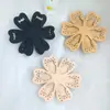 Nuevo accesorio de moda de estilo europeo y americano totalmente de diamantes con un temperamento único y elegante, versátil y lujoso, con un racimo de flores de diamantes rosas y adornos de flores de cinco pétalos