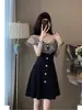 Vestido de tirantes off-the-shoulder de estilo retro francés Hepburn con volantes, de alta gama, corte entallado y un aire femenino, vestido corto para mujer