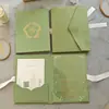 Invitación de boda vintage de terciopelo color camello con impresión en relieve, tarjeta de respuesta con código QR de forma especial, invitación de boda