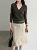 Suéter tejido de punto ajustado con cuello en V y diseño de nicho LUXI para mujer, otoño 2026 estilo coreano adelgazante clásico de manga larga ss1098