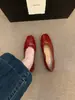 Zapatos rojos de cuero suave estilo francés para mujer con lazo, bailarinas, nuevo estilo retro otoño 2026