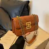 Bolsa Transversal Personalizada Feminina 2026 Nova Bolsa Feminina Popular Pequena Quadrada Fashion Versátil Design de Nicho Bolsa de Corrente Acolchoada com Diamantes