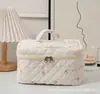 Bolsa de Maquillaje Portátil de Gran Capacidad de Nuevo Estilo Transfronteriza con Pequeño Diseño Floral, Bolso de Mano Floral Lindo Acolchado de Algodón