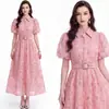 O vestido longo rosa fada mais vendido da Amazon com gola virada, mangas curtas bufantes, lantejoulas bordadas e renda