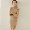 26 Nuevo Vestido Suéter de Cachemir Otoño Invierno para Mujer Cuello Alto Casual de Punto Vestido de Punto Rayado de Cachemir de Longitud Media