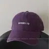 Boné de Baseball Bordado com Letra Novo Outono/Inverno 2026 Estilo Coreano Unissex Par Versátil Afina o Rosto Boné de Baseball Roxo
