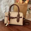 Bolso tipo Boston de diseño de nicho popular transfronterizo para mujer, estilo de viajero, nuevo bolso de hombro cruzado esmerilado otoño e invierno 2026