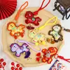 Año del Caballo Zodiaco Caballo Auspicioso Buena Suerte Colgante Pequeño Adorno para Colgar en el Coche Cubo de la Fortuna Flor de Año Nuevo Accesorios para Caja de Regalo