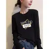 Camiseta de mujer de algodón puro de manga larga, estilo europeo, color marrón oscuro, hombros rectos, moderna y versátil, top favorecedor y elegante, adecuada como capa base