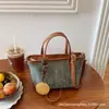 Bolsa de Palha Tecida Grande Capacidade Estilo Coreano Verão 2026 Nova Bolsa Tecida de Nicho Elegante Moda de Férias Bolsa de Balde Patchwork