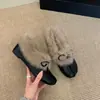Otoño 2026 Nuevo Estilo Aumento Interno de Altura Punta Redonda Textura Ligera Nicho Moño Piel de Conejo Mary Jane Zapatos de Salón