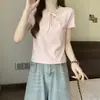 Camiseta Rosa de Manga Corta para Mujer, Estilo Veraniego, Estilo Puro Deseo con Bordes Fruncidos y Lazo, Hombro Normal, Corte Ajustado, Estilo Chica Atrevida, Top Corto Falso de Dos Piezas