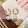 Brincos de Orelha Pérola Metálica, Design Retrô, Argolas de Metal Estilo Minimalista, Brincos de Pérola, Acessórios de Moda Trendy de Nicho