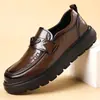 Nuevos Zapatos de Cuero Casuales para Hombre Otoño e Invierno Estilo Británico Retro Cuero Genuino Suela Gruesa Mocasines Suela Suave Antideslizantes Aumentadores de Altura Zapatos de Conducir