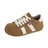 Novos sapatos casuais esportivos de outono que aumentam a altura, versáteis, tênis de sola grossa para mulheres, sapatos de treino alemães, vermelho