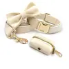 Conjunto Especial de Coleira e Guia de Veludo Cisne para Cachorro Suporte para Saquinhos de Cocô para Cães Pequenos e Médios