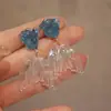 Pez nadando en el cielo azul, Colgante de carpa azul, Pendientes de perlas para mujer, Pendientes adecuados para el verano, Pendientes de diseño nicho