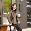 Ropa para mujeres de mediana edad y ancianas madre otoño 2024 nuevo abrigo pequeño de tweed doble faz moda estilo pequeño top corto