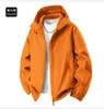 Vendas diretas da fábrica: Jaqueta corta-vento softshell para trilha estilo montanha outono/inverno 2026, com capuz, para homens e mulheres, disponível em modelos para casais