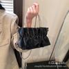Bolso de Mano Pequeño Fresco y Elegante con Pliegues para Mujer, Nuevo Bolso de Hombro de Tendencia 2026 de Nicho de Alta Venta con un Moderno Diseño de Cadena Cruzada