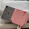 Capa Protetora Gravata Borboleta Estilo Coreano para Tablet Apple iPad com Adesivo de Borda com Fivela, Compartimento para Caneta e Capa Dura para Air, Mini, Pro e 10ª Geração