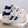 Estilo Explosivo Tênis de Lona Brancos com Velcro Graffiti de Nicho Feminino Outono 2026 Super Quentes Tênis de Plataforma Design Único