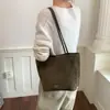 Bolsa de camurça tipo balde transfronteiriça para mulheres, nova moda 2026, bolsa de ombro retrô, bolsa tote fosca de grande capacidade