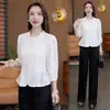 Diseño de moda con una nueva camisa bordada de estilo chino de manga tres cuartos para mujer, nuevo modelo de otoño 2026, cuello con volantes, top entallador, moderno