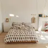Algodón 100% de Clase A Tejido de Algodón Algodón Tianzhu Juego de Cuatro Piezas Rayas Simples Estilo de Casa de Huéspedes de Alta Calidad Funda de Edredón Súper Suave para Dormir al Desnudo