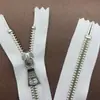 Zíperes Ykk em Estoque, Tamanho 5 Metal, Zíper Fechado de Cobre Branco Níquel, Três Cabeças de Zíper para Escolher, 15-30cm, em Estoque