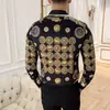 Stock de Cuatro Estaciones nueva camisa de manga larga de celebridad de Internet para hombre, estilo coreano, camisa de manga larga estampada con múltiples insignias 2136-P55