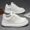 Sapatos Masculinos 2026 Outono Novo Leve Sapatos de Pão Sola Grossa Aumentador de Altura Sapatos para Dedão do Pé Versátil Cadarço Casual Tendência