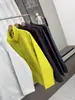 Chaqueta exterior asequible para hombre y mujer, resistente al agua, nuevo estilo otoño/invierno, cálida, forrada de polar, softshell, cuello alto, moderna
