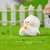 Figura de resina de patito amarillo lindo y regordete, accesorio para paisaje en miniatura DIY, un encantador adorno de escritorio para la oficina