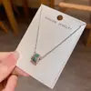 Colar com pingente versátil estilo coreano, deslumbrante com zircônia cúbica para mulheres, apresentando um design delicado de cintura, oferecendo um toque de luxo e sofisticação, feito de aço titânio, uma corrente para a clavícula