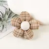 Tecido de Algodão e Linho Xadrez Feito à Mão Flor de Cinco Pétalas Laço Preenchido com Algodão Acessórios de Joia Acessórios de Cabelo DIY Material para Broche