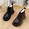 Botas de tornozelo Birkenstock de sola grossa estilo britânico para mulheres, nova coleção outono/inverno 2026, forradas com fleece para aquecimento, cabedal de couro, botas de algodão, que aumentam a altura, emagrecem, botas estilo Martin