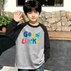 Camiseta interior de algodón puro estilo nuevo para primavera y otoño para niños, con mangas raglán y colores contrastantes, de manga larga, elegante y de corte holgado para niños mayores