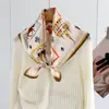 Lenço de Seda para Mulheres, Primavera e Verão, Feito de Seda de Amora, Design Elegante Estampado, Lenço Quadrado Médio Versátil, Lenço para Roupa Externa, Xale, Atacado do Fabricante
