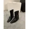 Botas Curtas Marrom Melard de Camurça com Salto Grosso para Mulheres, Temporada Outono e Inverno 2025, Efeito Emagrecedor, Adequadas para Combinar com Saias, Botas de Cano Médio, Botas Chelsea