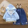 Ropa para Niños Ropa de Otoño para Niños Ropa para Bebé Niña Chaqueta con Adorno de Encaje de Conejito Conjunto de Tres Piezas Lindo Conjunto de Ropa Exterior para Bebé Moda al por Mayor