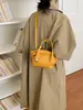 Nova bolsa tote de moda transfronteiriça retrô simples de grande capacidade com design em relevo trançado, bolsa de ombro e bolsa de mão feminina para o dia a dia