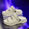 Nuevas Sandalias Primavera Verano Doble Uso Transpirables Pantuflas para Hombre Suela Gruesa Deportivas Casuales Antideslizantes Zapatos de Playa Ropa de Exterior para Hombre