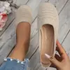 Sapatos baixos cruzados novos, confortáveis, versáteis, respiráveis, para mulheres, primavera e verão, malha fly, slip-on, sola macia, quatro estações, sapatos tipo feijão, desejo