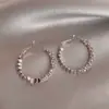 Pendientes Exquisitos de Círculo con Pigmento Plateado Dorado Roto para Mujer 2026 Nuevo Estilo Caliente Pendientes de Gama Alta para Caras Cuadradas y Redondas