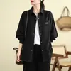 Foto real de una camisa casual holgada de estilo relajado, versión coreana, camisa de trabajo de mezclilla versátil de manga larga, chaqueta para pareja para mujer