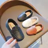 Sapatos de Couro Slip-On Macios de Solado Flexível Estilo Coreano para Meninos, Novos Modelos de Primavera e Outono, Atacado e Dropshipping